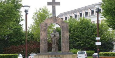 Во Франции началась подготовка к демонтажу и переносу памятника Иоанну Павлу II работы Церетели