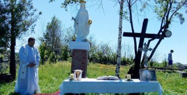 Католики из Томска и Томской области отметили престольный праздник сгоревшего храма в селе Белосток