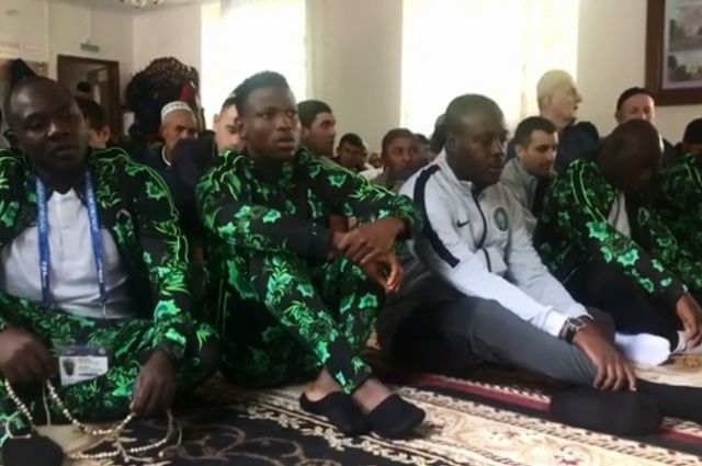 Футболисты сборной Нигерии вместе с мусульманами Калининграда отметили праздник Ураза-байрам