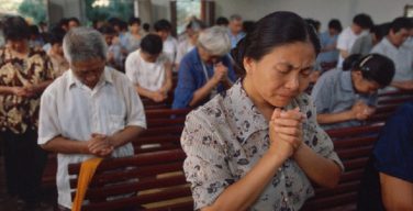 Руководство школ Китая угрожает наказывать учеников за посещение церквей