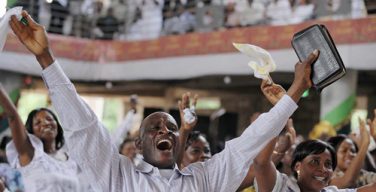 «Guardian»: Грузия и Гана – единственные в мире страны, где молодежь религиознее старших
