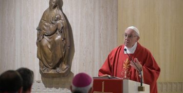 На Мессе в Доме Св. Марфы Папа Франциск говорил о преследовании христиан