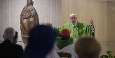 Папа Франциск на Мессе в Доме Св. Марфы назвал христиан «анонимными свидетелями» и сравнил их с солью и светом