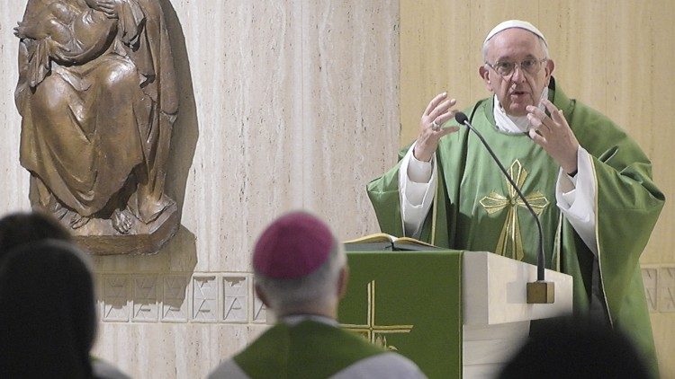 На Мессе в Доме Св. Марфы Папа Франциск говорил о том, как важно не обижать друг друга