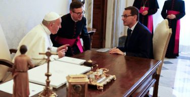 Папа обсудил с премьер-министром Польши приём беженцев с Украины