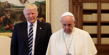 Папа Римский раскритиковал миграционную политику Трампа