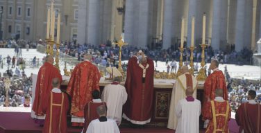 Папа Франциск на Мессе в торжество Святых Апостолов Петра и Павла: слава и крест неразделимы