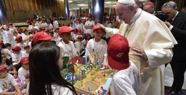 «Детский поезд» сделал остановку в Ватикане