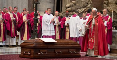 Последнее прощание с кардиналом Жан-Луи Тораном