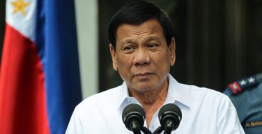 Президент Филиппин извинился перед Богом