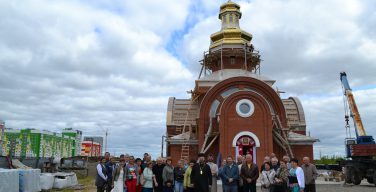 Освящен и установлен крест на храме святого Николая Чудотворца в Нижневартовске (+ ФОТО)