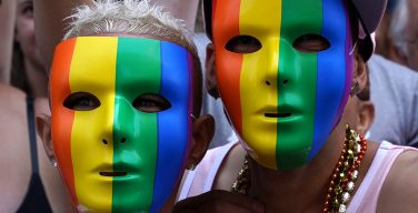 Трудные вопросы: гомосексуализм и сожительство