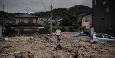 Папа молится о жертвах наводнения в Японии