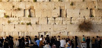 От Стены Плача в Иерусалиме откололся стокилограммовый фрагмент