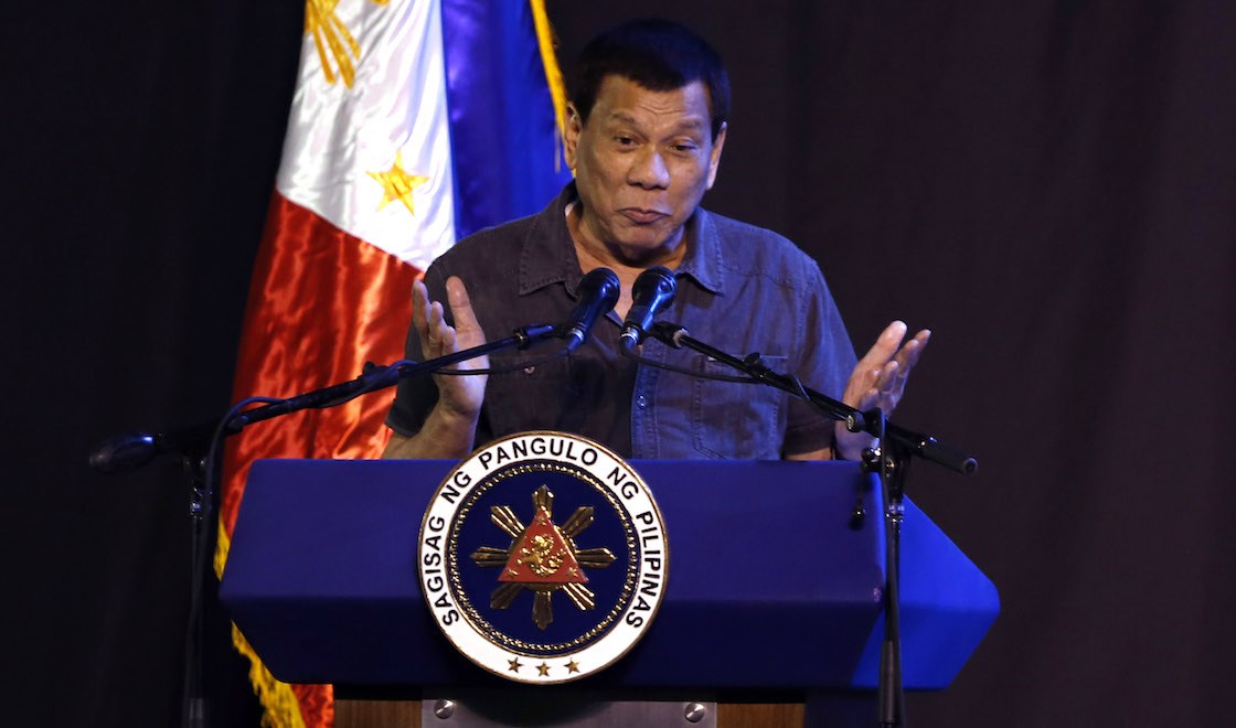 Президент Филиппин заявил, что уйдет в отставку, если ему докажут, что Бог есть