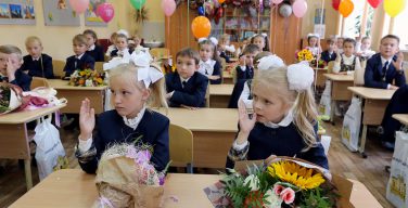 ВЦИОМ: сборы ребенка к школе вызывают финансовые трудности у половины россиян
