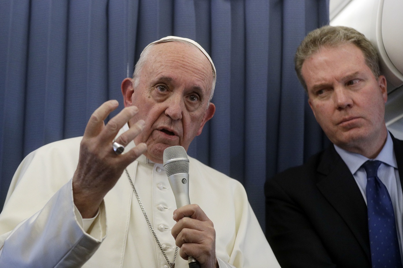 Папа ответил на вопросы журналистов