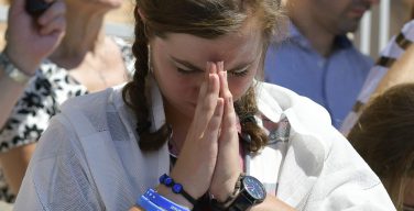 Половина взрослых американцев молятся ежедневно – исследование