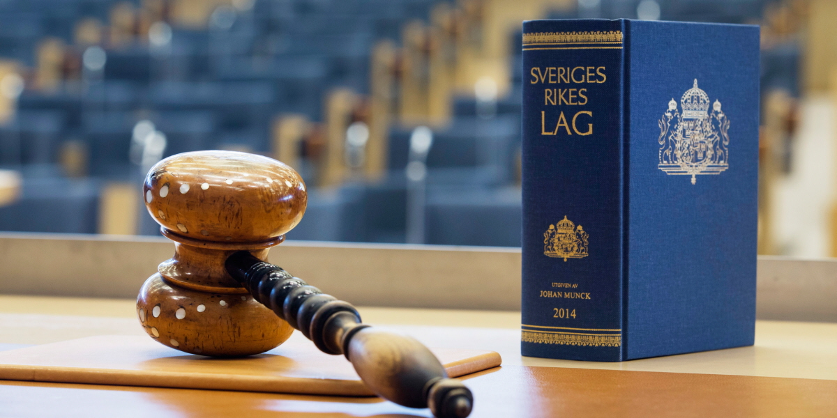 Суд Швеции стал на сторону мусульманки, отказавшейся пожать руку мужчине
