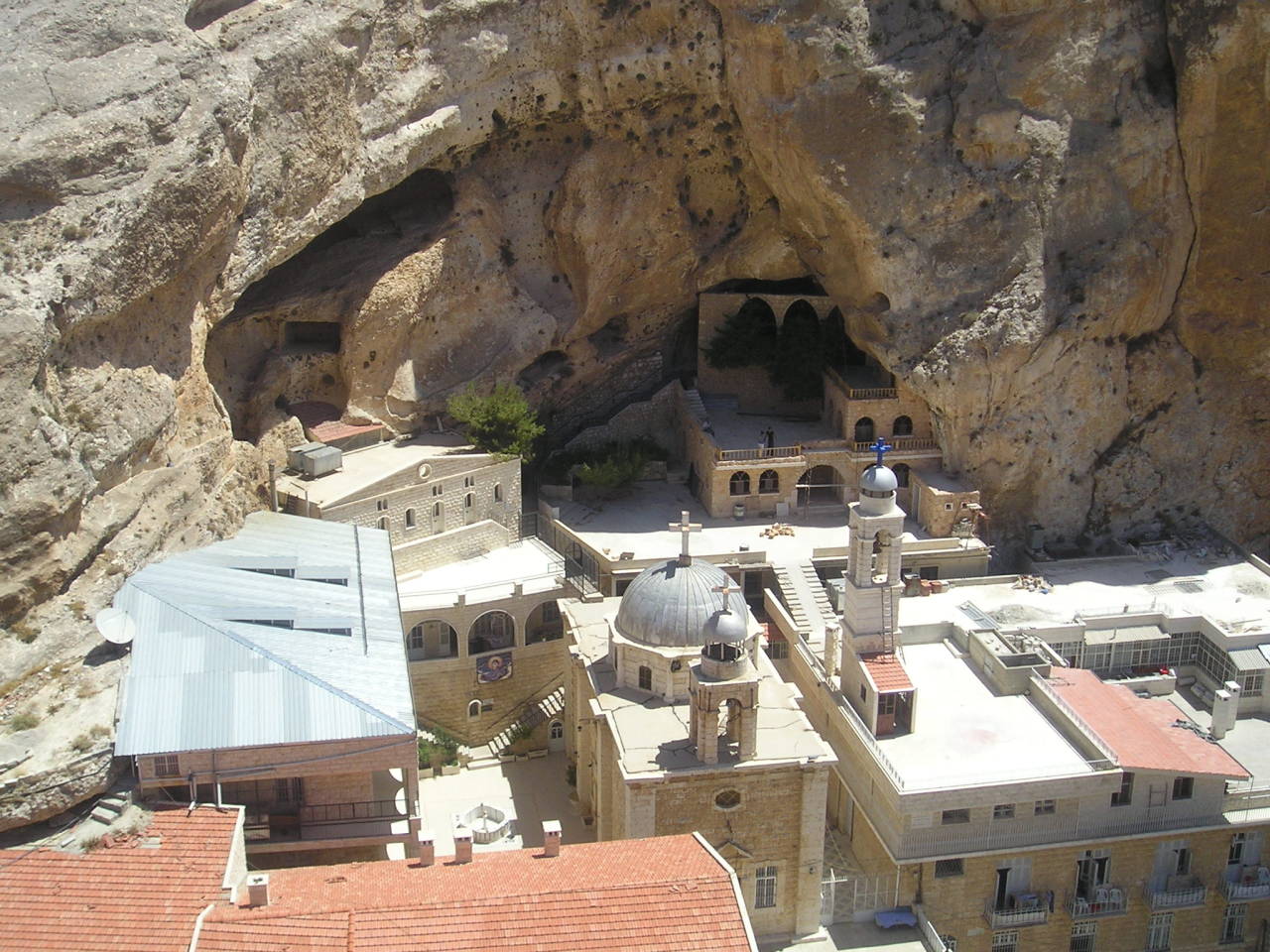 В сирийской Маалюле возобновил работу монастырь, разграбленный боевиками