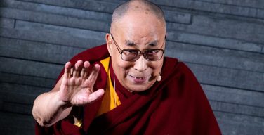 Далай-лама заявил, что Европа принадлежит европейцам, а беженцы должны вернуться домой