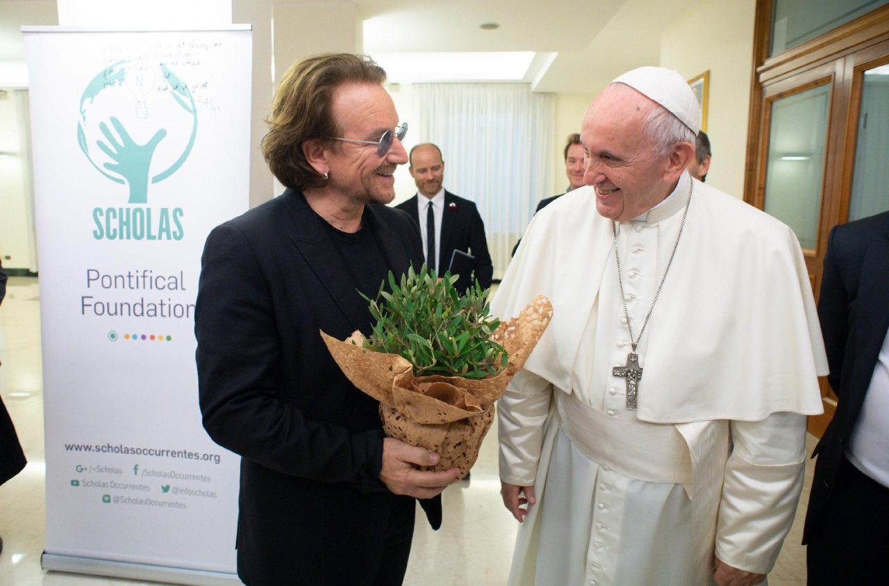 Папа Франциск встретился с лидером рок-группы «U2» Боно
