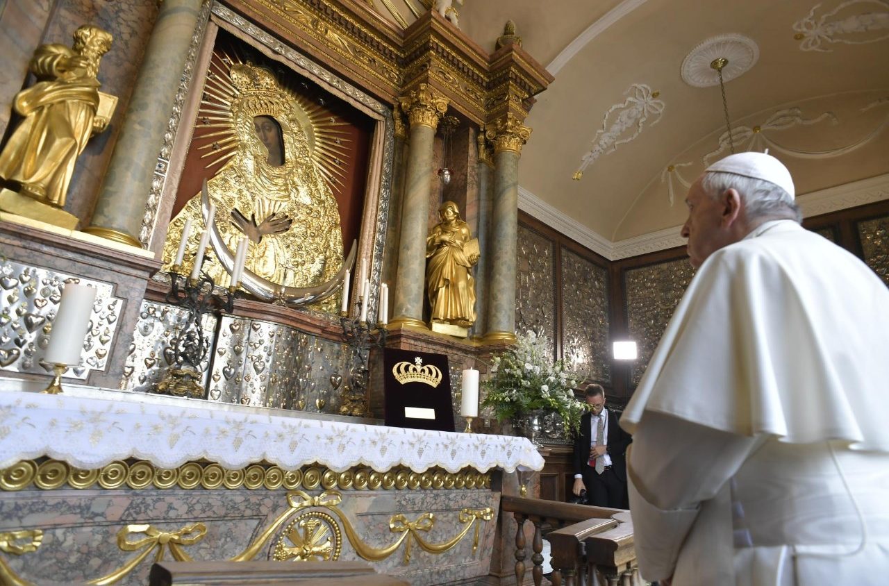 Папа посетил вильнюсское святилище Матери Милосердия (ВИДЕО + ФОТО)