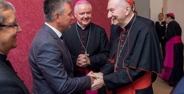 Под серпом и молотом: госсекретарь Ватикана посетил Приднестровье (ФОТО)