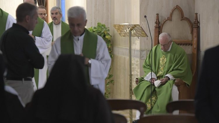Папа просит молиться о нём самом и обо всех епископах в мире