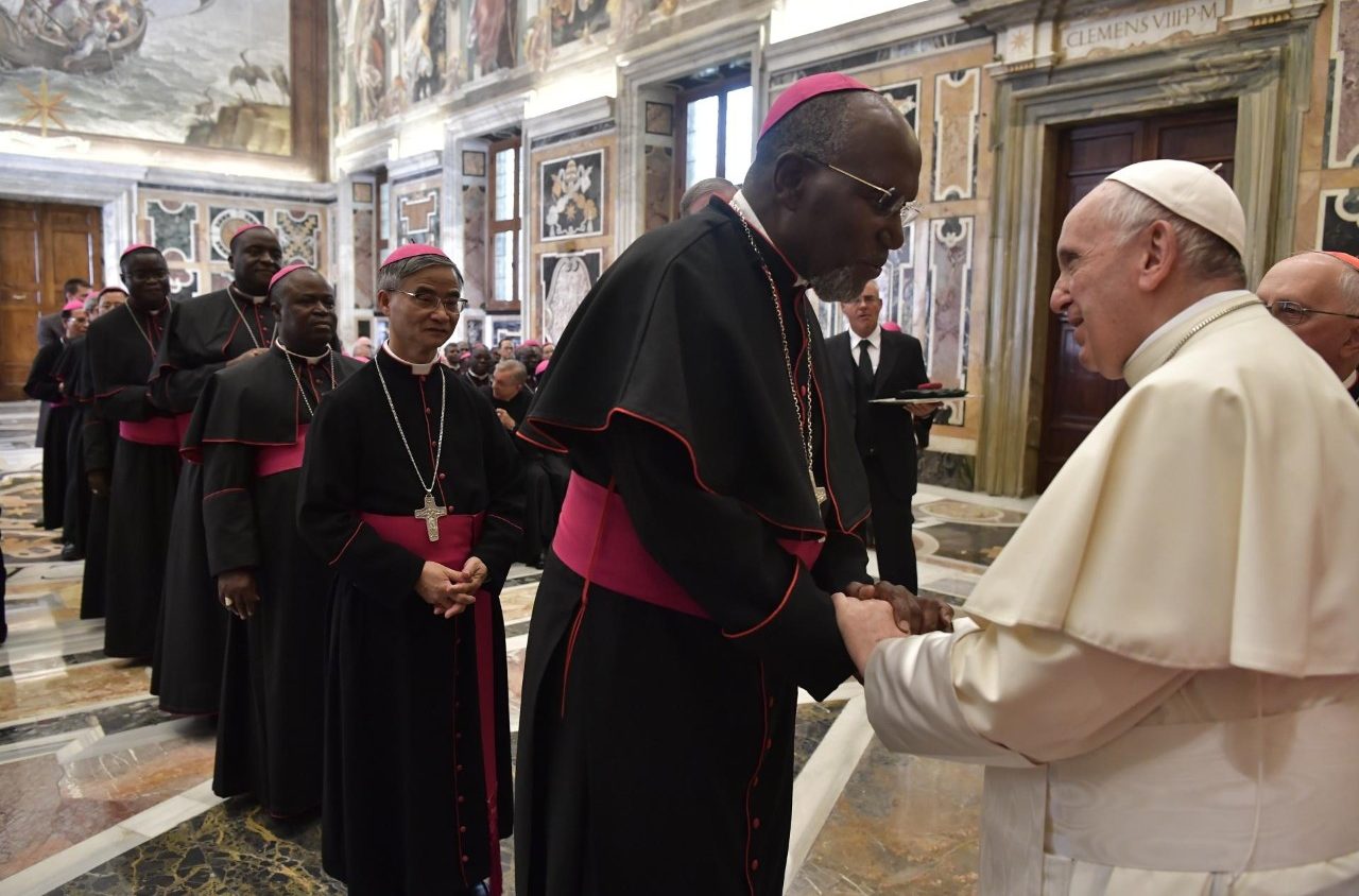 Папа — епископам: Церковь нуждается в единстве, а не в солистах (ФОТО + ВИДЕО)
