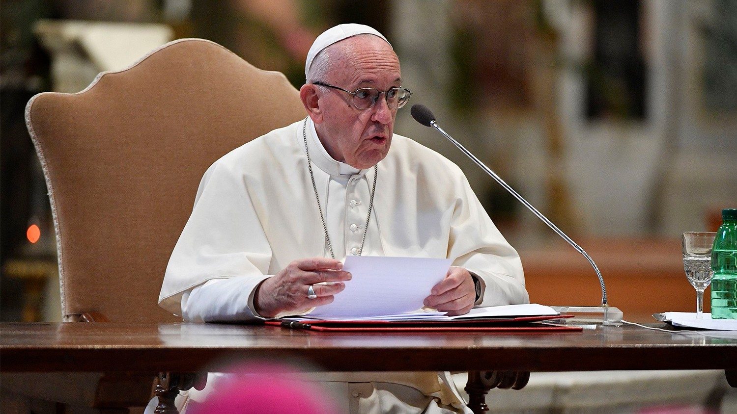 Папа призвал Церковь сопровождать помолвленных и супругов