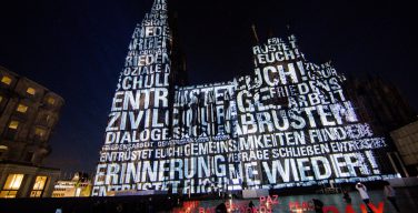 Кёльнский собор украсили световой инсталляцией к 100-летию окончания Первой мировой войны (ВИДЕО)