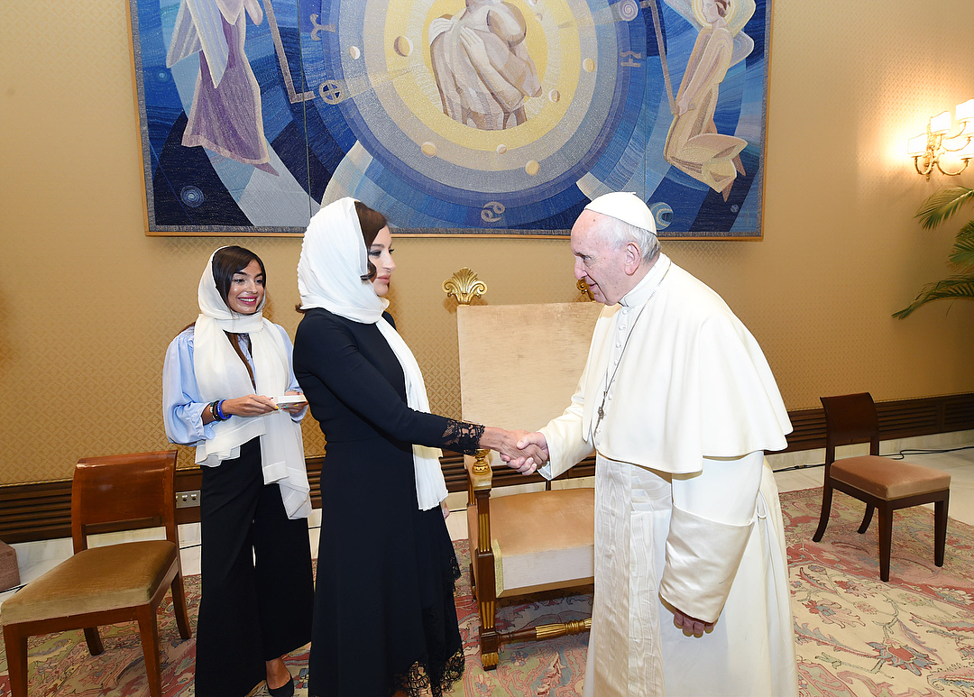 Папа Франциск принял на аудиенции Мехрибан Алиеву (+ ФОТО)