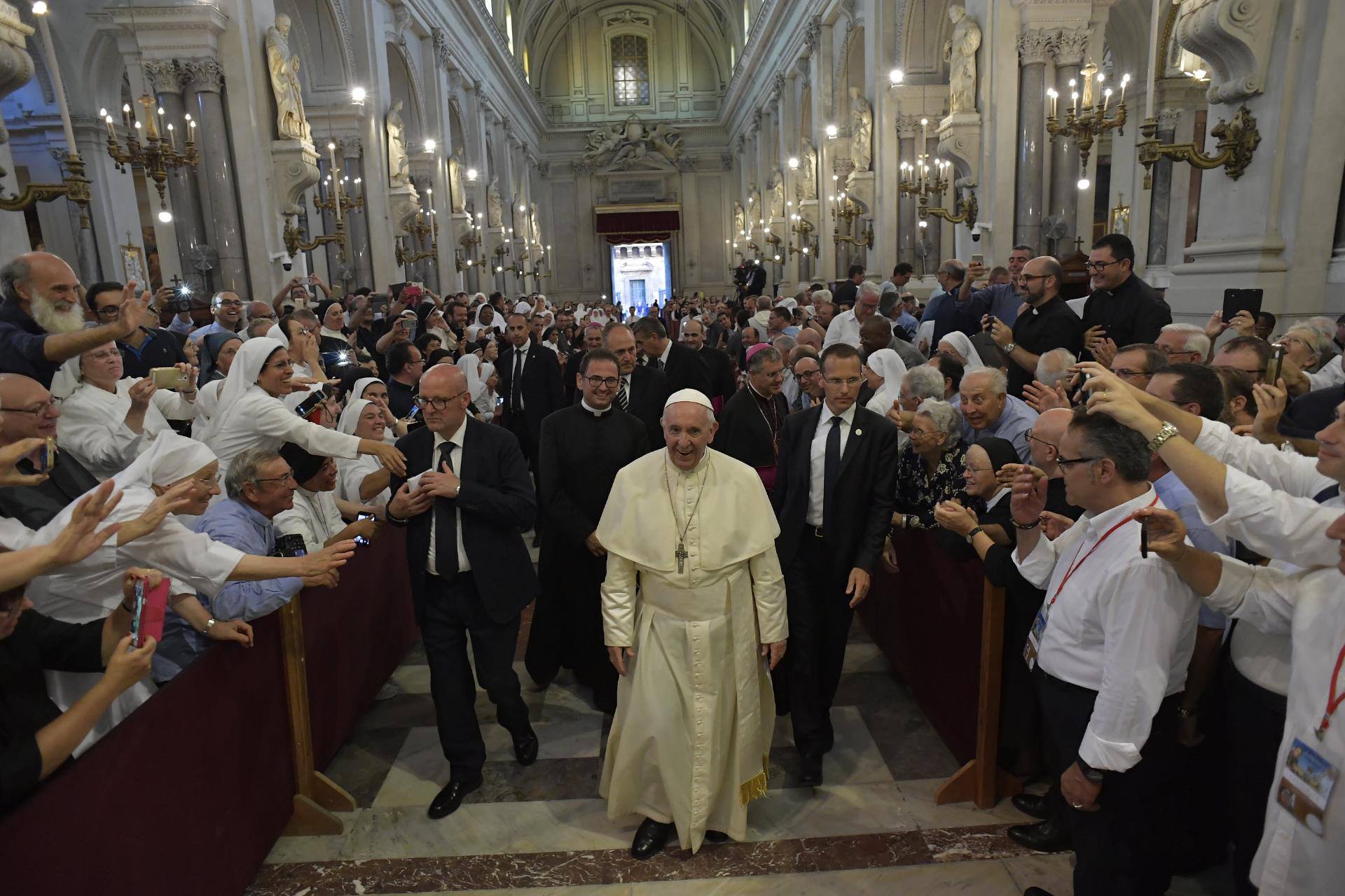 Папа встретился с сицилийским духовенством (+ ФОТО)