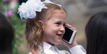ВЦИОМ: три четверти россиян поддерживают идею запрета мобильных телефонов в школе