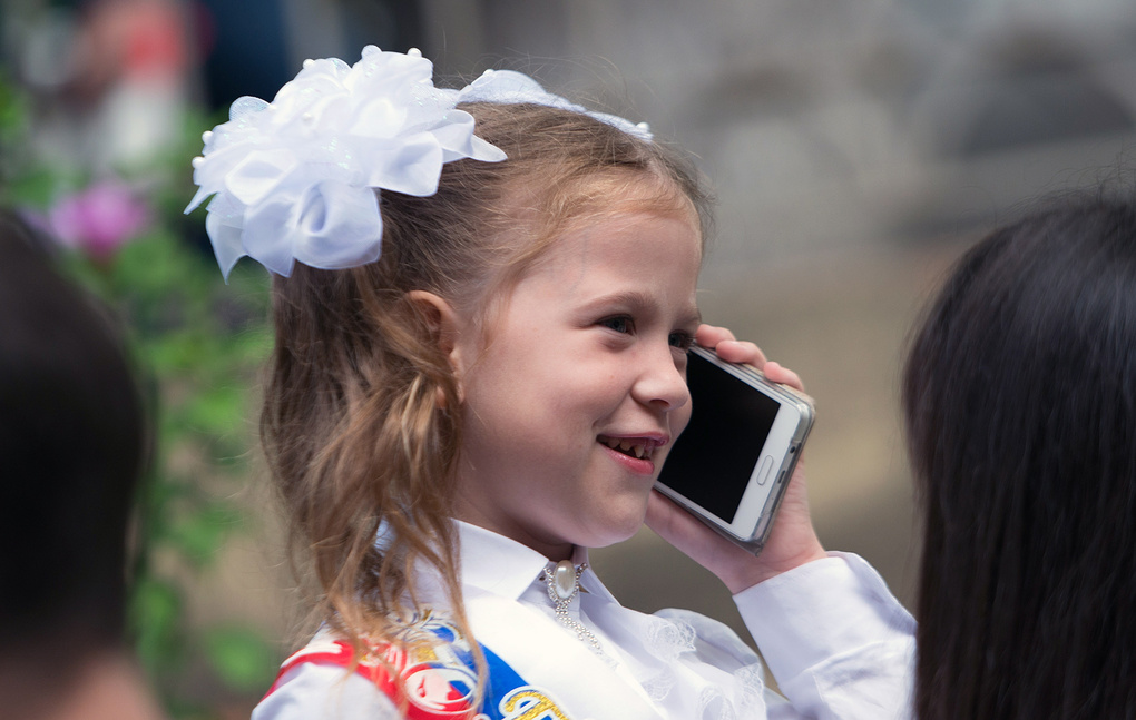 ВЦИОМ: три четверти россиян поддерживают идею запрета мобильных телефонов в школе