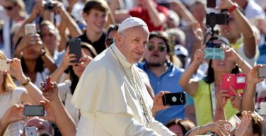 На общей аудиенции 12 сентября Папа Франциск продолжил свои размышления о Десяти Заповедях