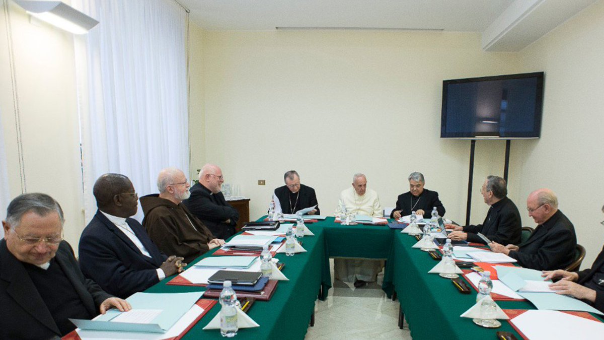 В Ватикане под руководством Папы проходит заседание Совета кардиналов