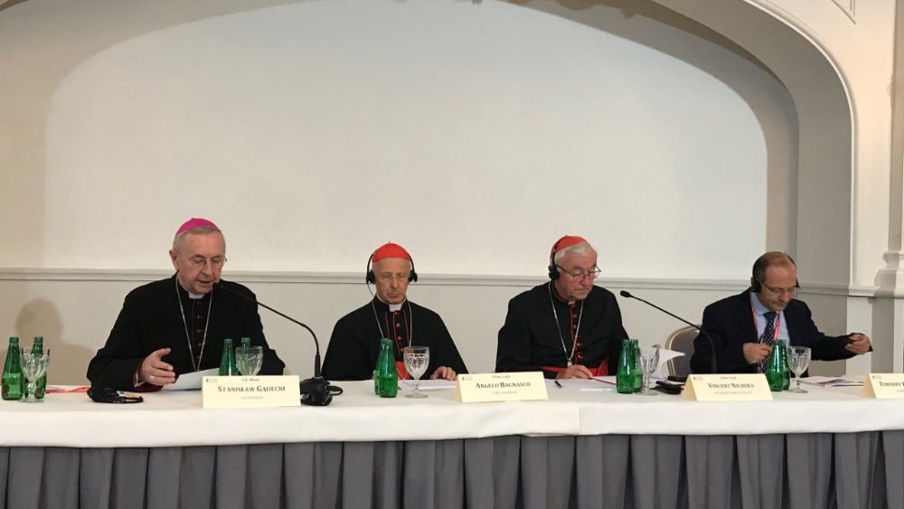 Европейские епископы выразили солидарность с мигрантами
