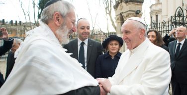 Папа поздравил иудейское сообщество с праздниками