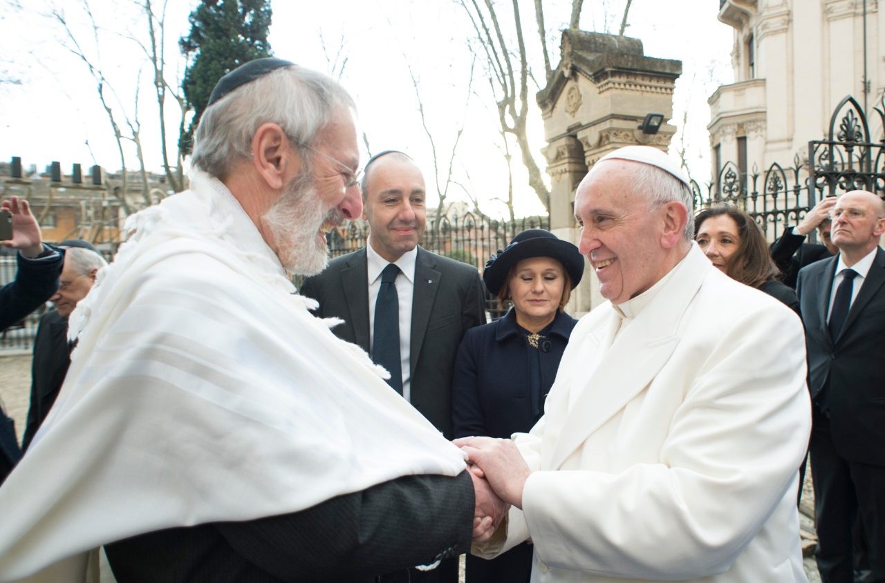 Папа поздравил иудейское сообщество с праздниками