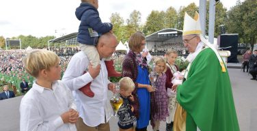 Папа на Мессе в Каунасе: Церковь должна служить самым малым (+ ФОТО)
