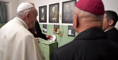 Папа Франциск завершил свой визит в Литву посещением Музея оккупации (ВИДЕО + ФОТО)