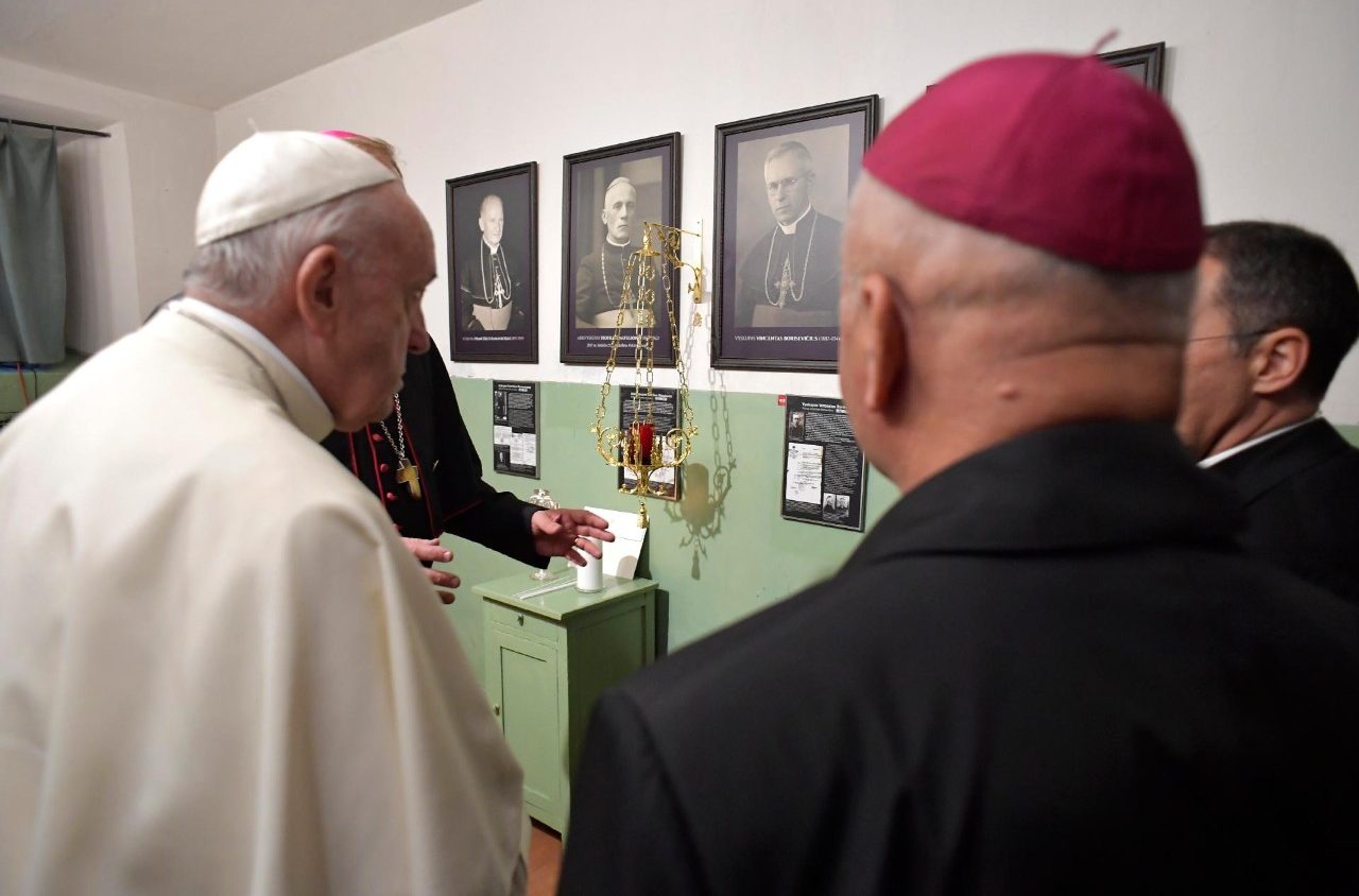 Папа Франциск завершил свой визит в Литву посещением Музея оккупации (ВИДЕО + ФОТО)