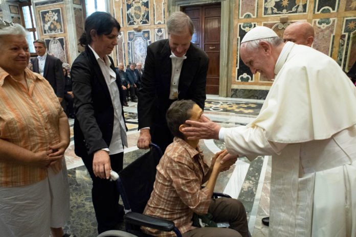 Папа на встрече с Итальянской ассоциацией инвалидов труда (ФОТО + ВИДЕО)