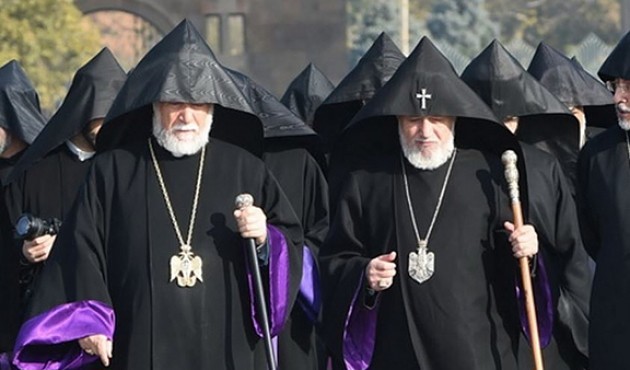 Оба армянских Католикоса выразили свои соболезнования в связи с кончиной Шарля Азнавура