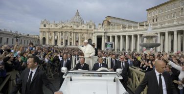 Папа Франциск на общей аудиенции: исполнение заповеди «не убий» — первый шаг к обретению любви