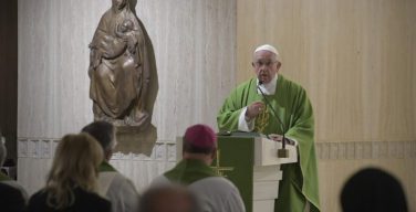 Папа Франциск на Мессе в Доме Св. Марфы: путь к миру — это смирение, кротость и терпение