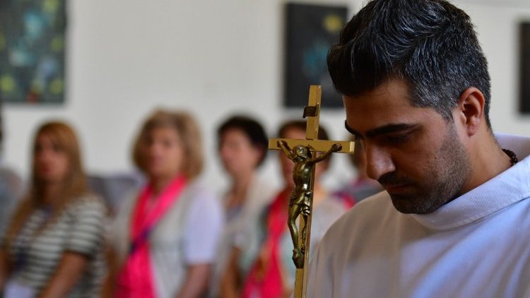 В ОАЭ проходит крупнейшая встреча арабской католической молодежи