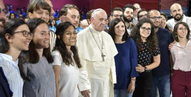 По случаю Всемирного Дня Миссий Папа Франциск призвал молодежь активнее участвовать в миссии Церкви